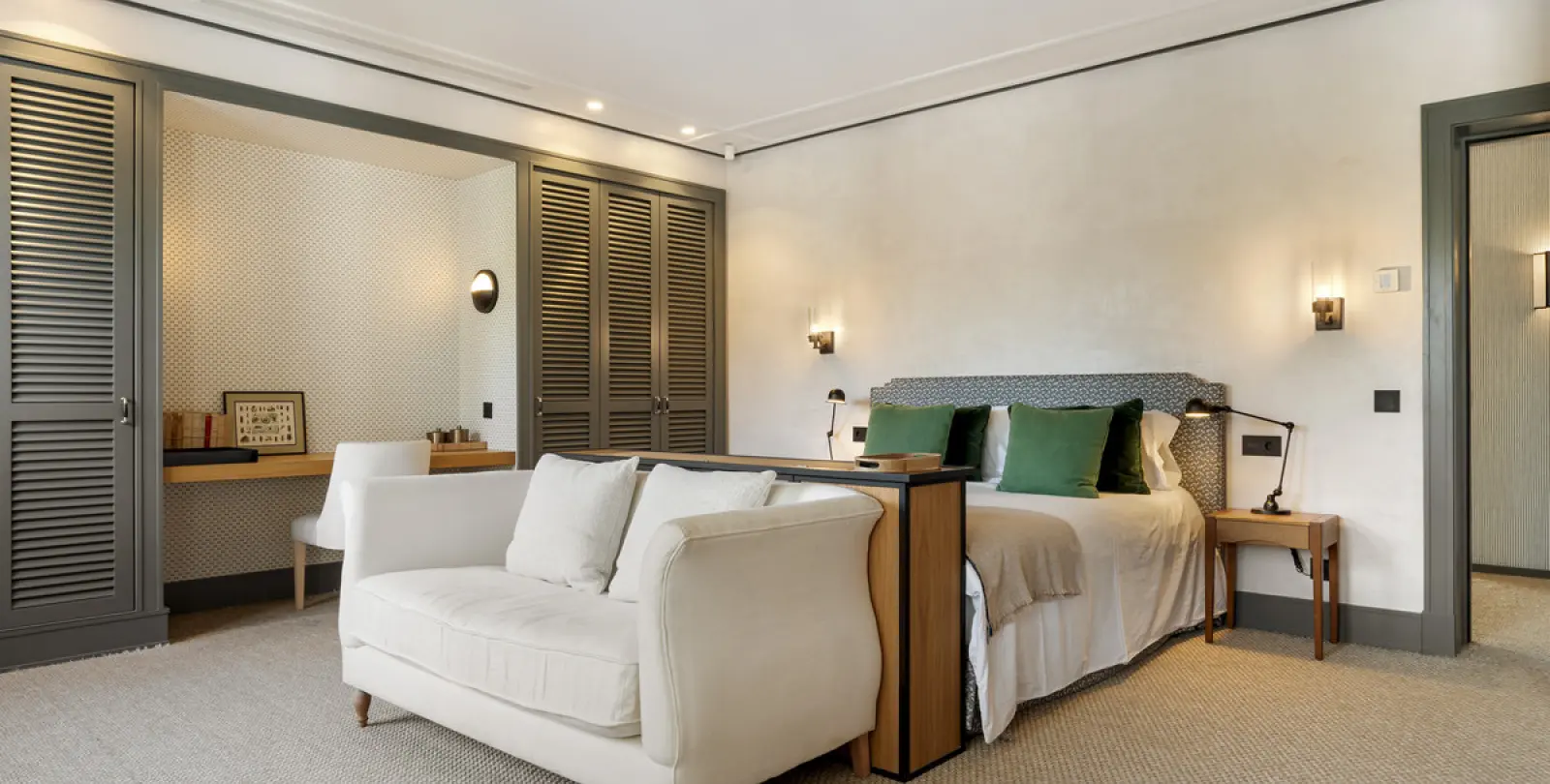 Short-term rent of detached villa in The Golden Mile 65