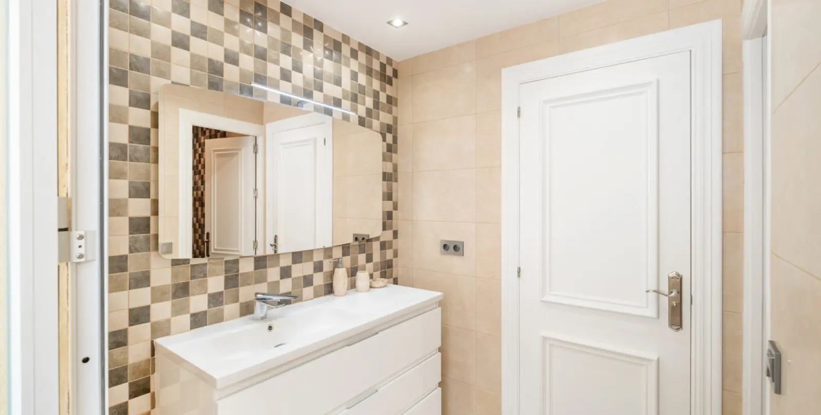 Short-term rent of townhouse in Benahavís 12