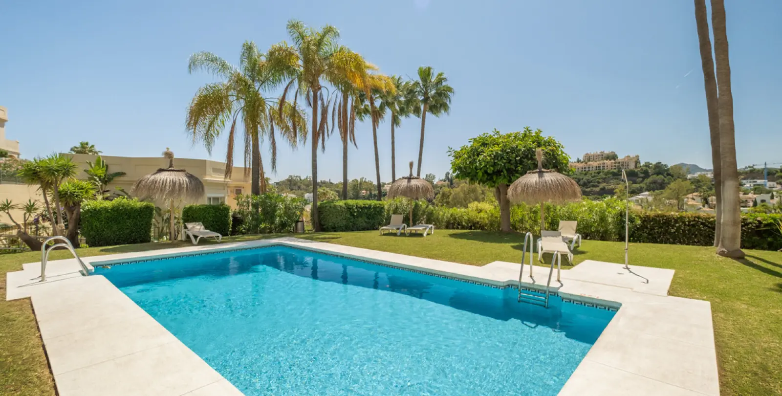 Short-term rent of townhouse in Benahavís 17