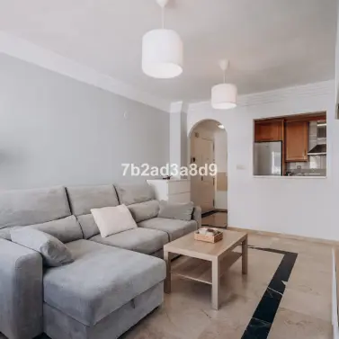 Alquiler a largo plazo de apartamento en planta media en Marbella