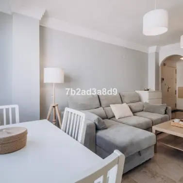 Alquiler a largo plazo de apartamento en planta media en Marbella