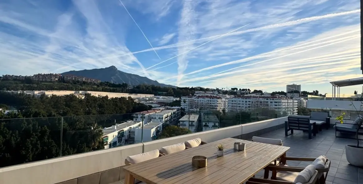 Alquiler a largo plazo de ático en Nueva Andalucía 2