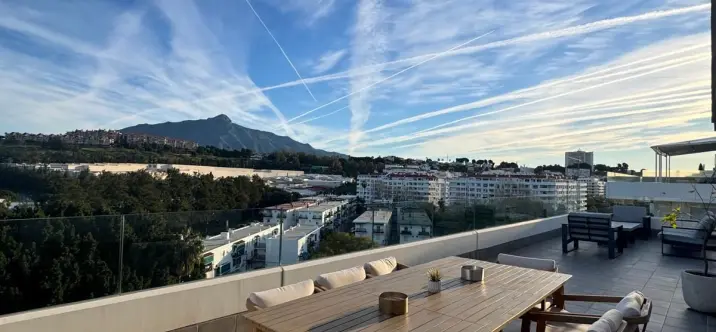 Long-term rent of penthouse in Nueva Andalucía 1