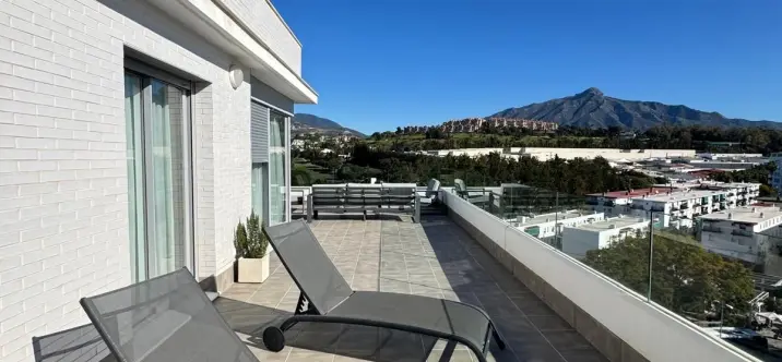 Long-term rent of penthouse in Nueva Andalucía 4