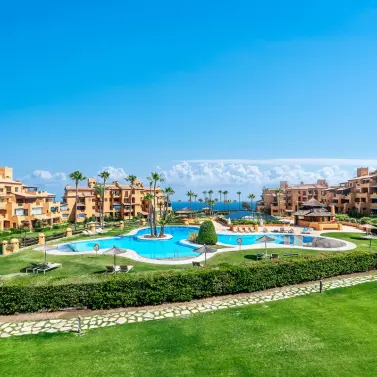 Long-term rent of middle floor apartment in Estepona