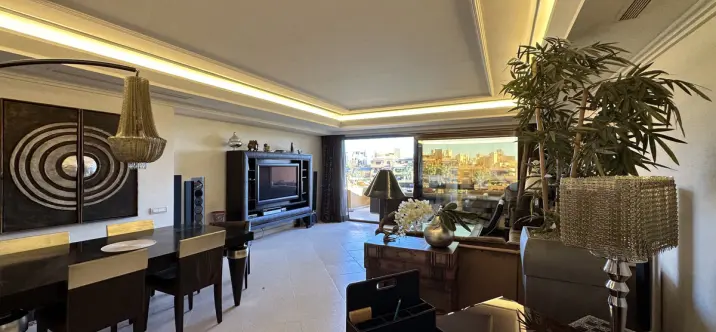 Long-term rent of middle floor apartment in Estepona 2