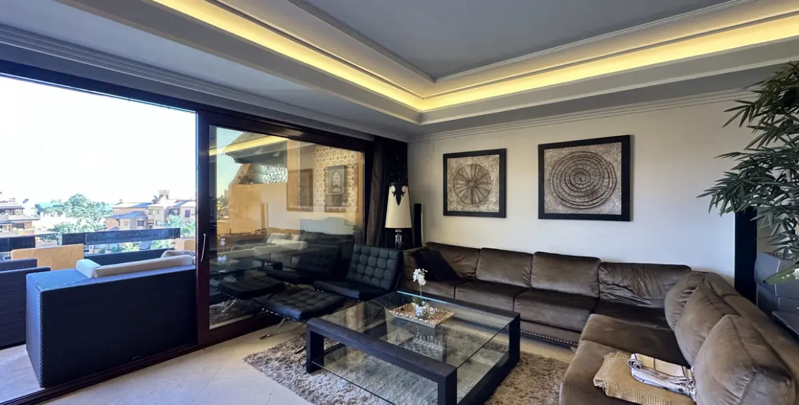 Alquiler a largo plazo de apartamento en planta media en Estepona 6