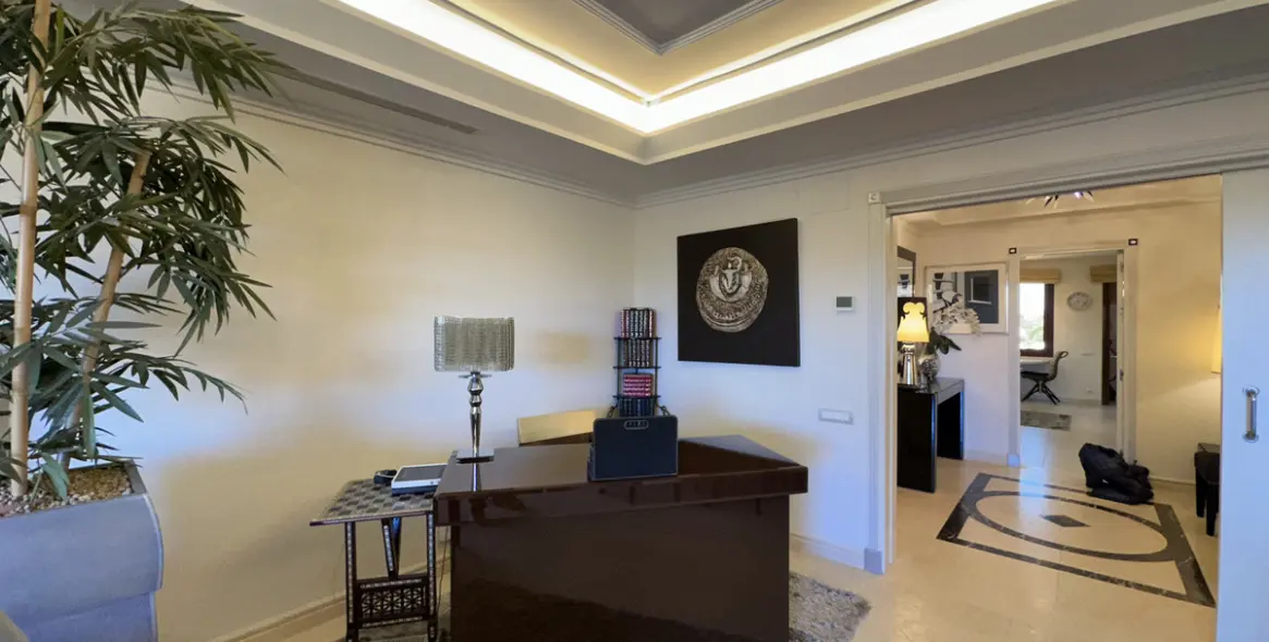 Alquiler a largo plazo de apartamento en planta media en Estepona 7