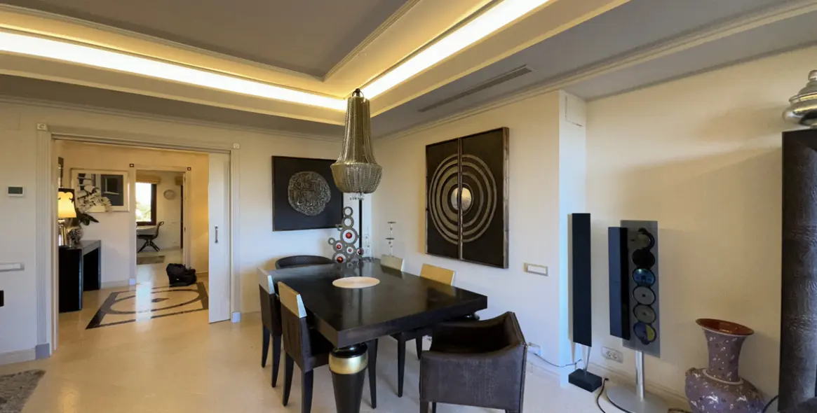 Alquiler a largo plazo de apartamento en planta media en Estepona 8