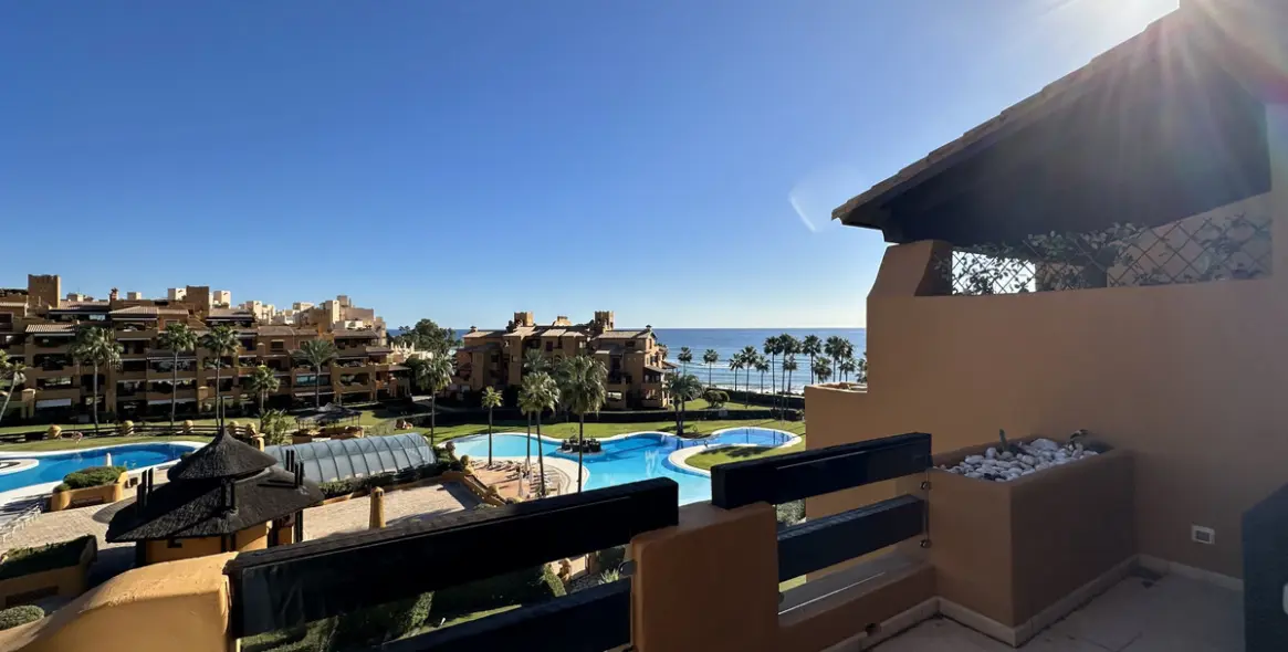 Alquiler a largo plazo de apartamento en planta media en Estepona 9