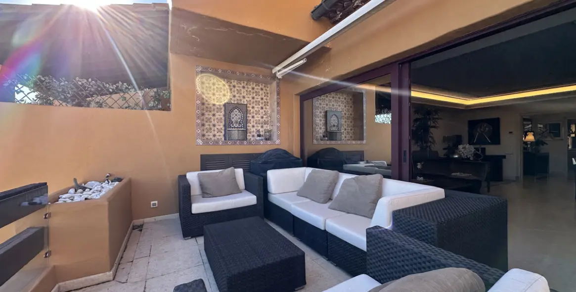 Alquiler a largo plazo de apartamento en planta media en Estepona 10