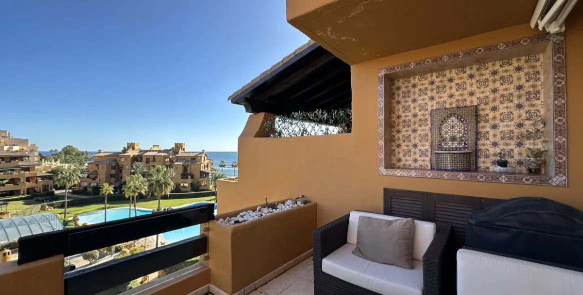 Alquiler a largo plazo de apartamento en planta media en Estepona 11