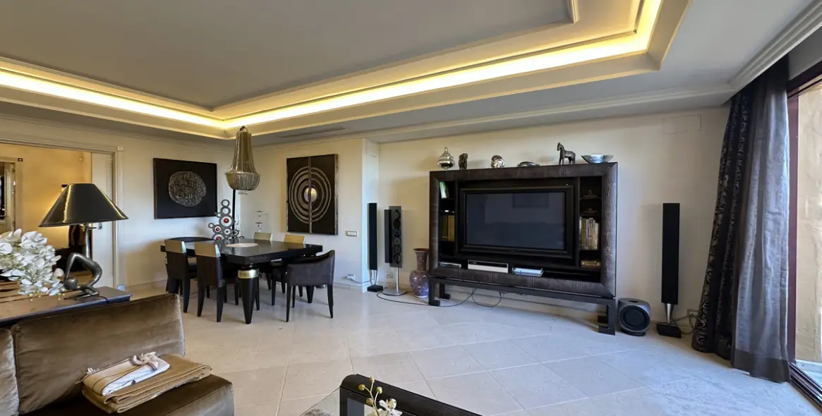 Alquiler a largo plazo de apartamento en planta media en Estepona 13