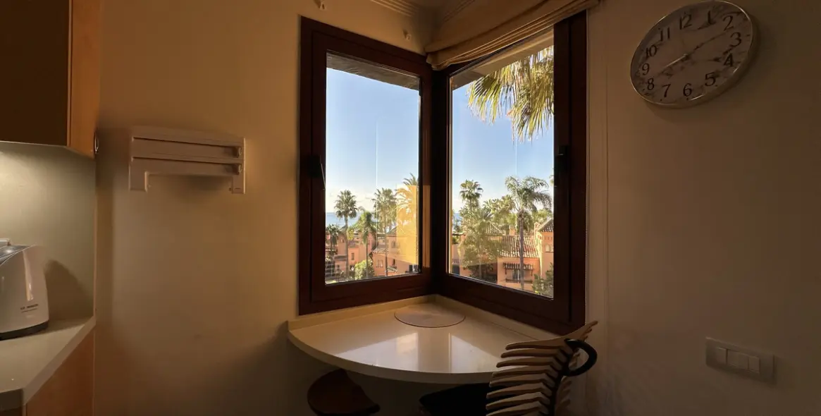 Alquiler a largo plazo de apartamento en planta media en Estepona 14