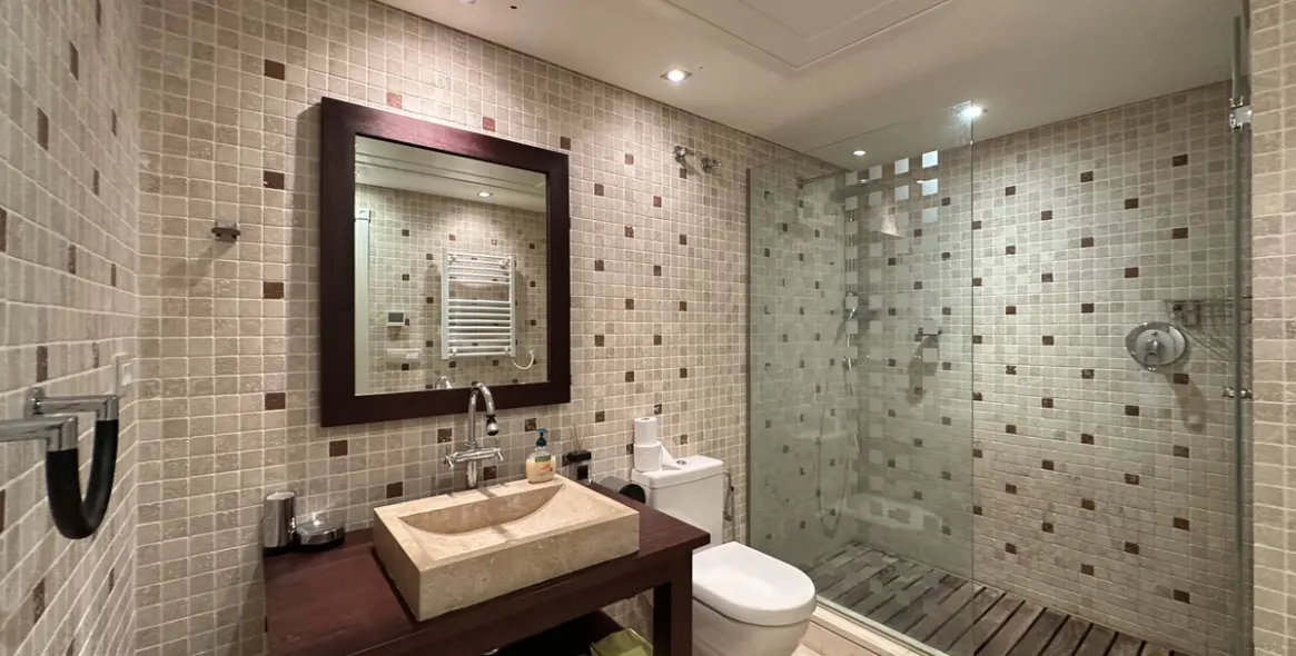 Alquiler a largo plazo de apartamento en planta media en Estepona 21