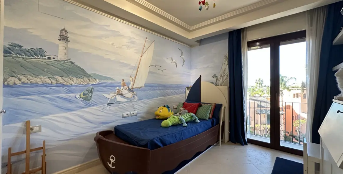 Alquiler a largo plazo de apartamento en planta media en Estepona 22