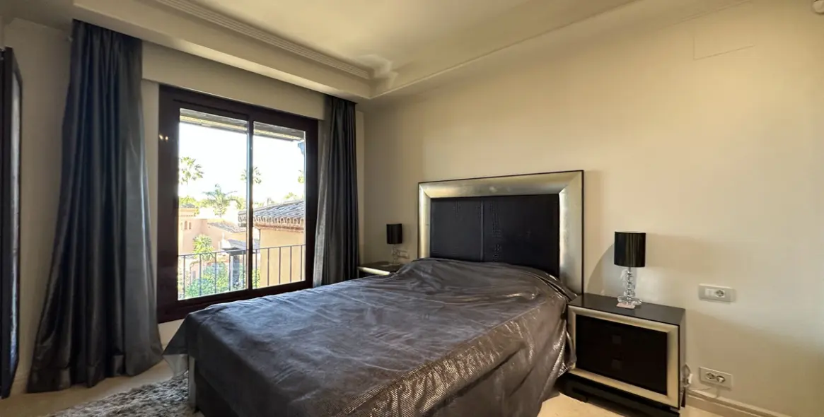 Alquiler a largo plazo de apartamento en planta media en Estepona 24