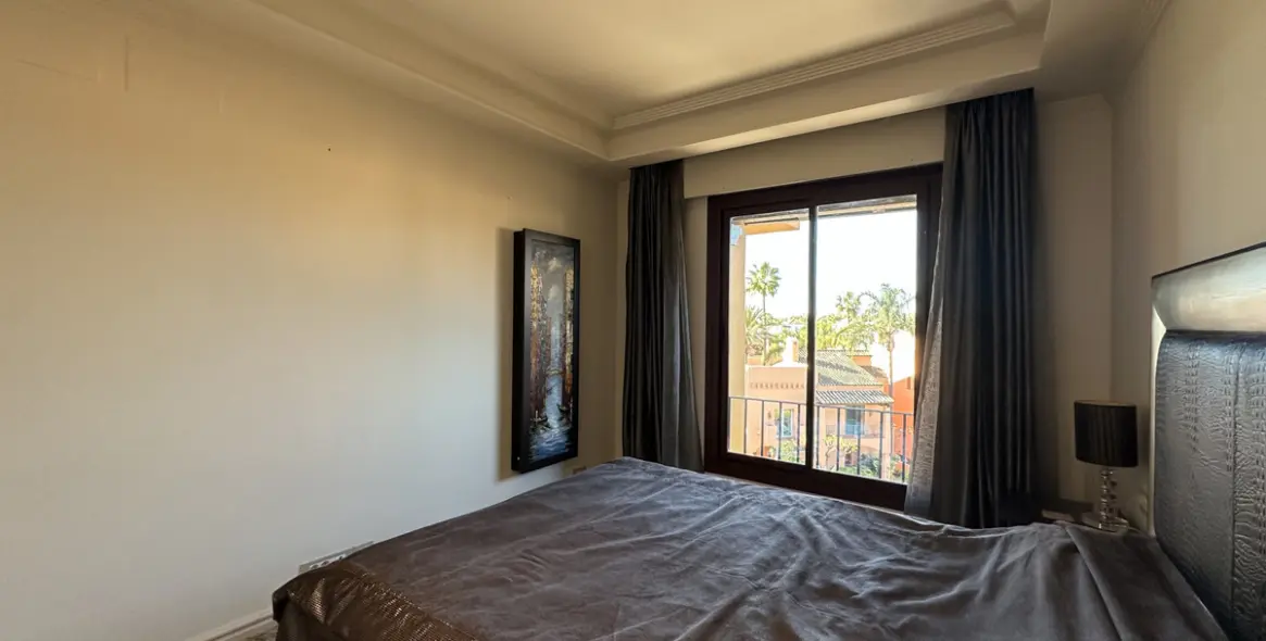 Alquiler a largo plazo de apartamento en planta media en Estepona 25