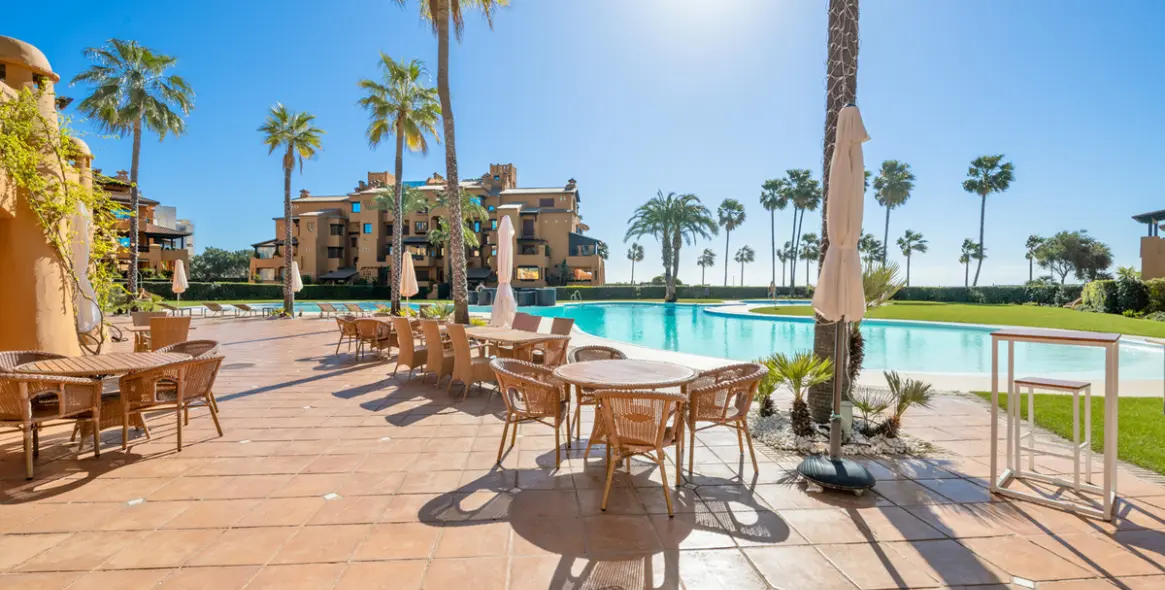 Alquiler a largo plazo de apartamento en planta media en Estepona 31