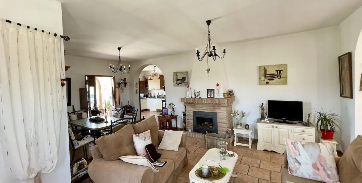 Sale of detached villa in Periana 5