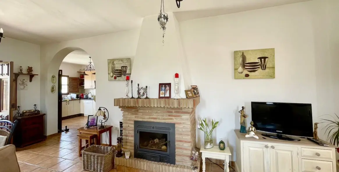 Sale of detached villa in Periana 6