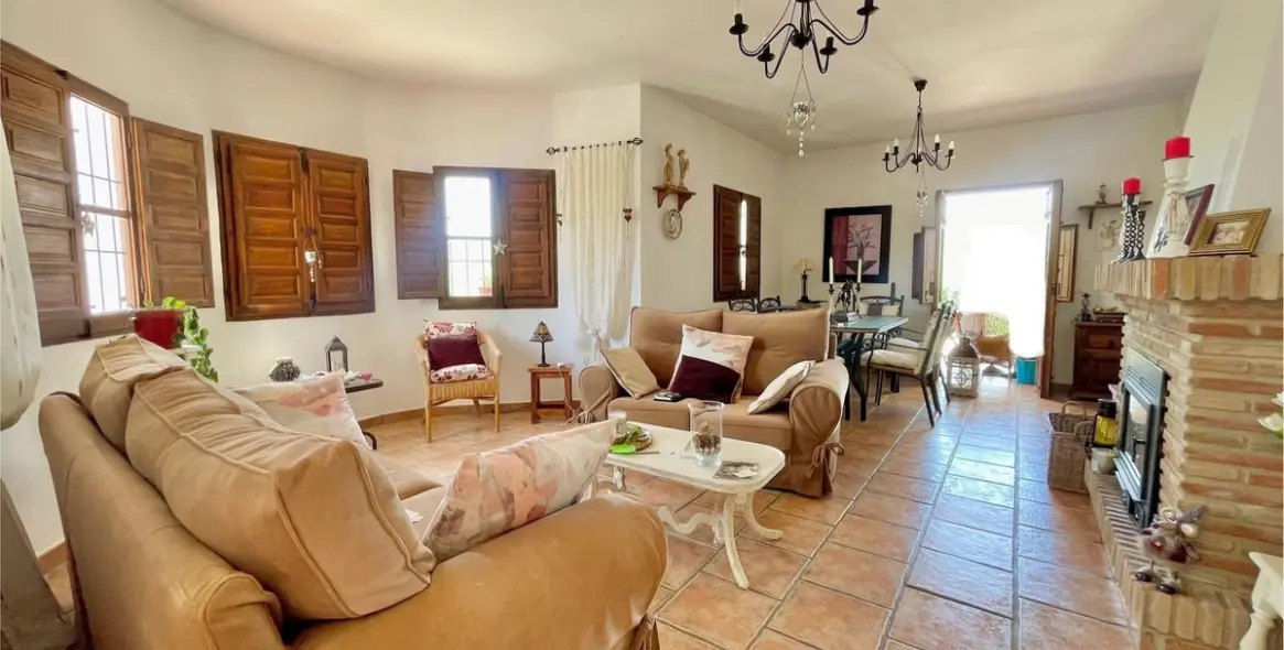 Sale of detached villa in Periana 7