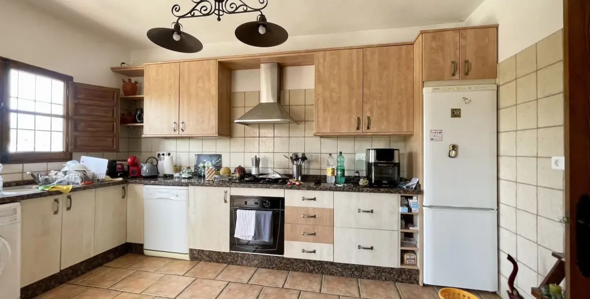 Sale of detached villa in Periana 10