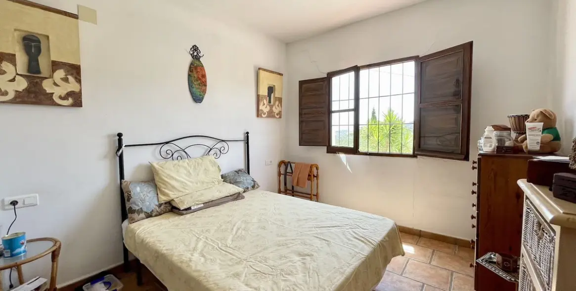 Sale of detached villa in Periana 15