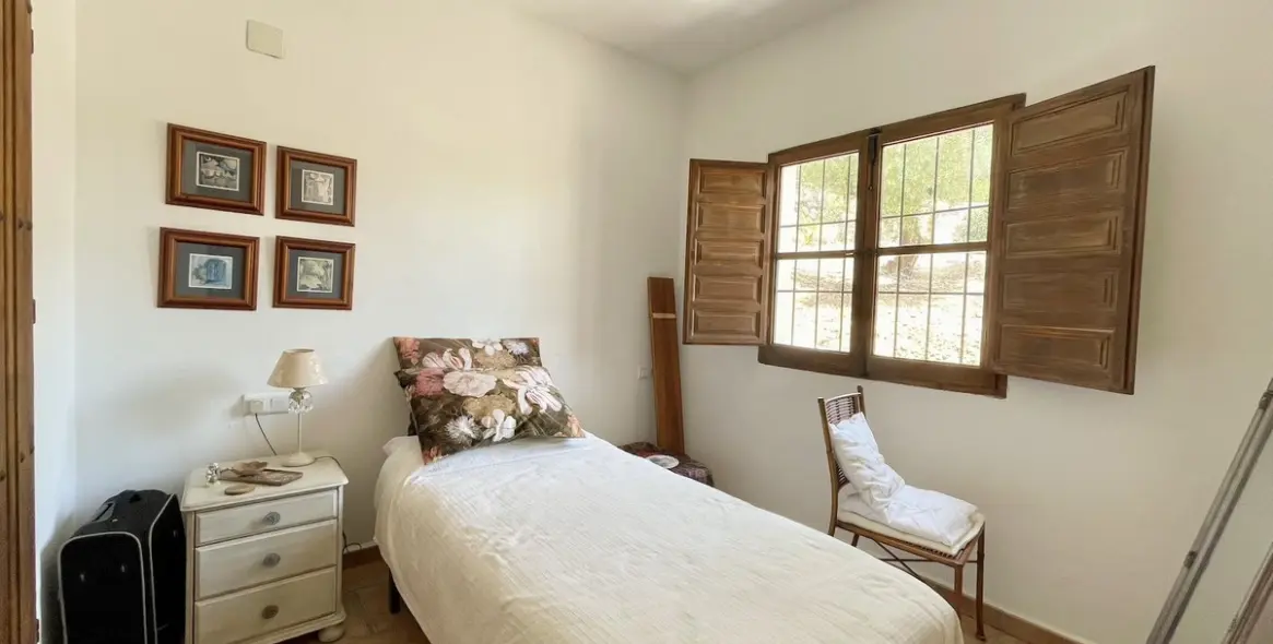 Sale of detached villa in Periana 18