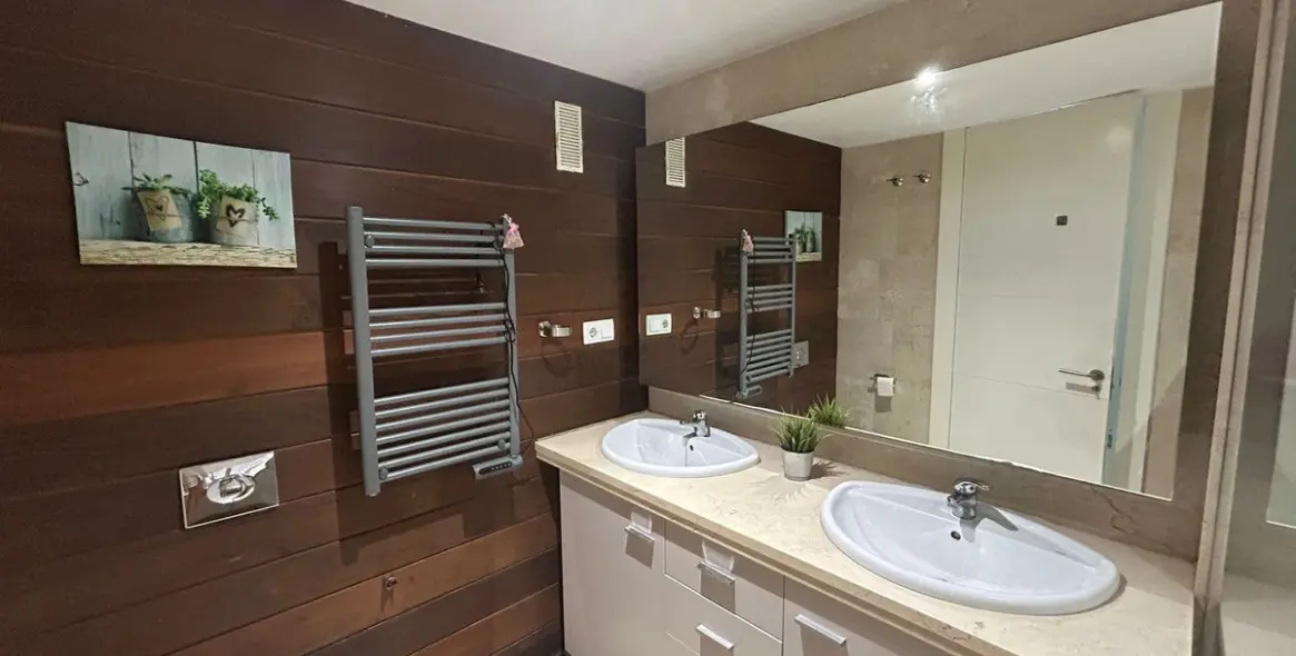 Sale of middle floor apartment in Punta Chullera 11