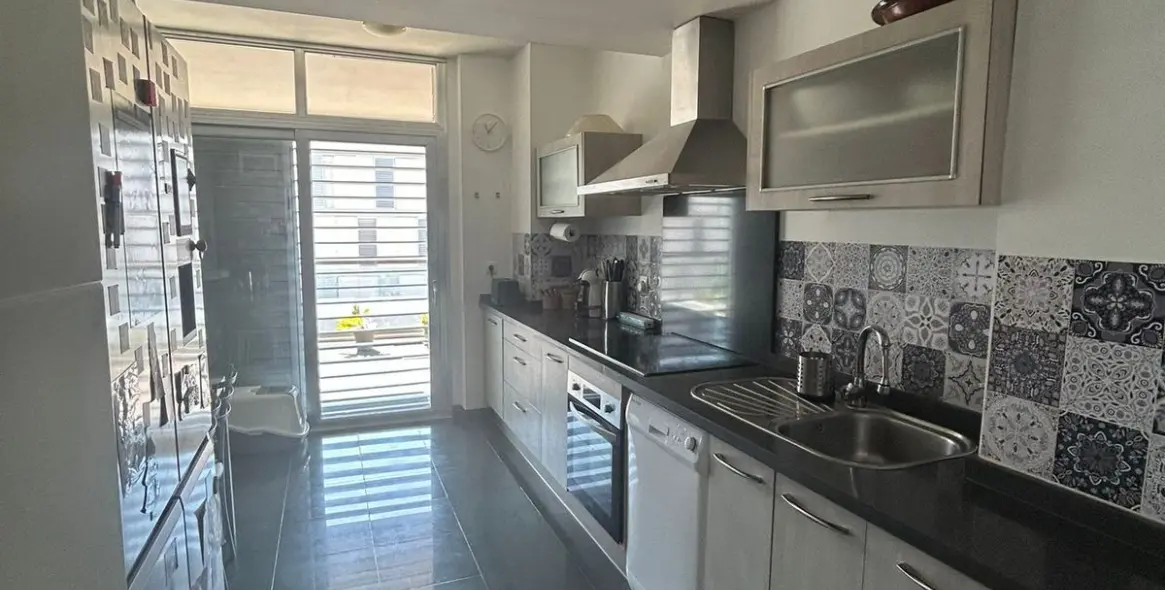 Sale of middle floor apartment in Punta Chullera 24