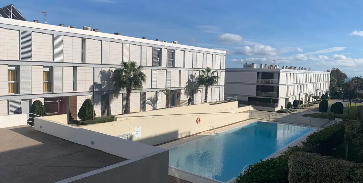 Sale of middle floor apartment in Punta Chullera 42