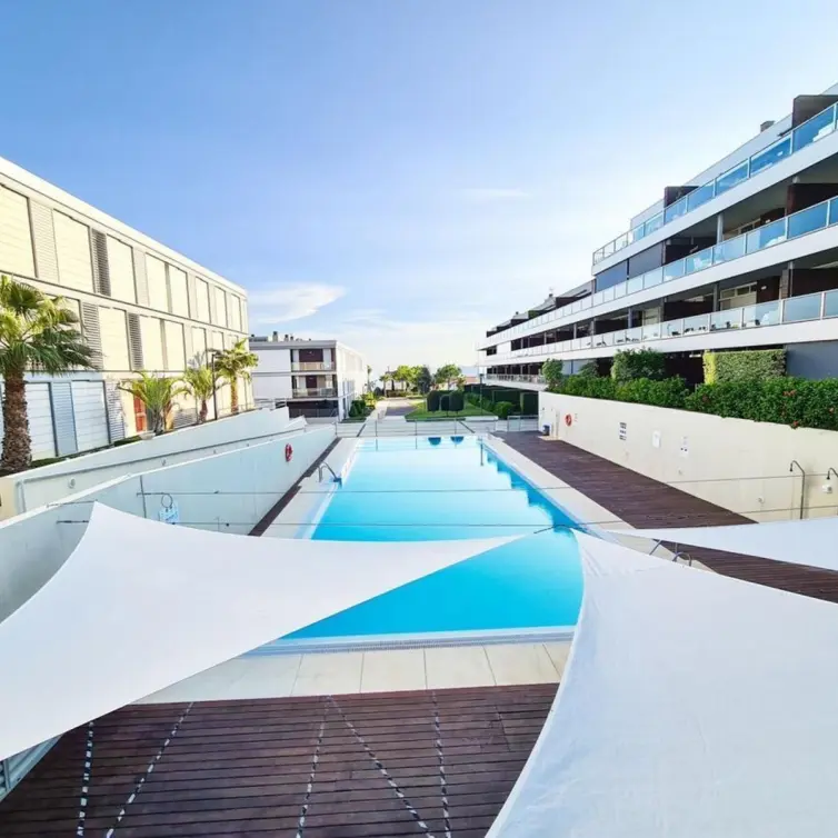 Venta de apartamento en planta media en Punta Chullera
