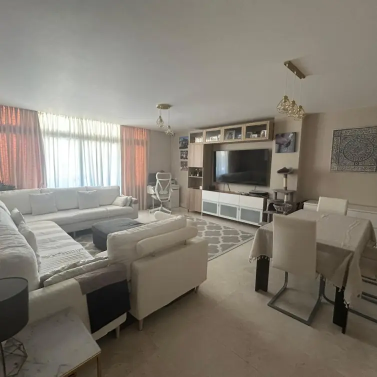 Venta de apartamento en planta media en Punta Chullera