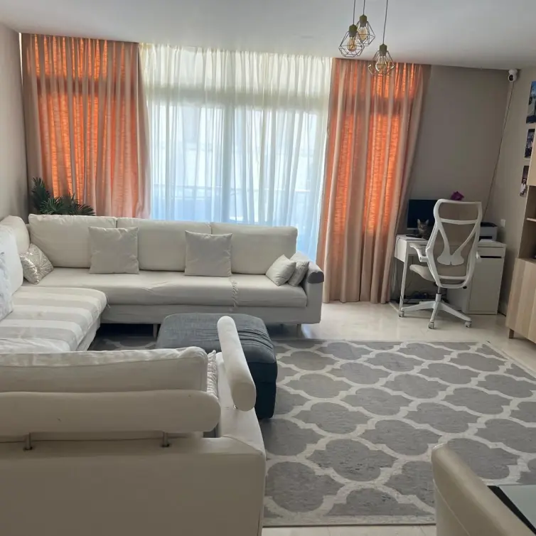 Venta de apartamento en planta media en Punta Chullera