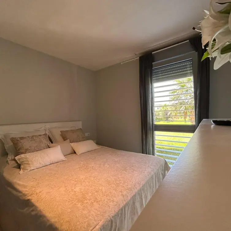 Venta de apartamento en planta media en Punta Chullera