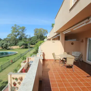 Продажа апартаментов на среднем этаже в Elviria