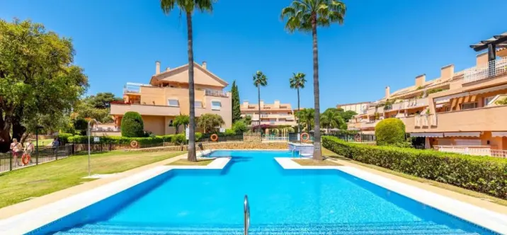 Продажа апартаментов на среднем этаже в Elviria 2