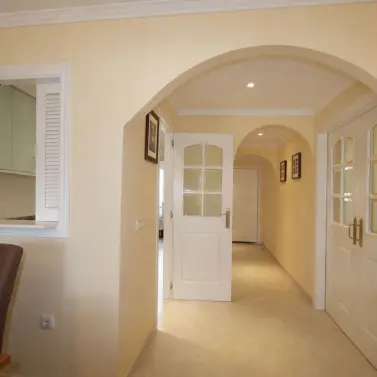 Продажа апартаментов на среднем этаже в Elviria