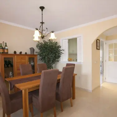 Продажа апартаментов на среднем этаже в Elviria