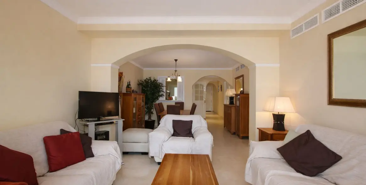 Продажа апартаментов на среднем этаже в Elviria 7