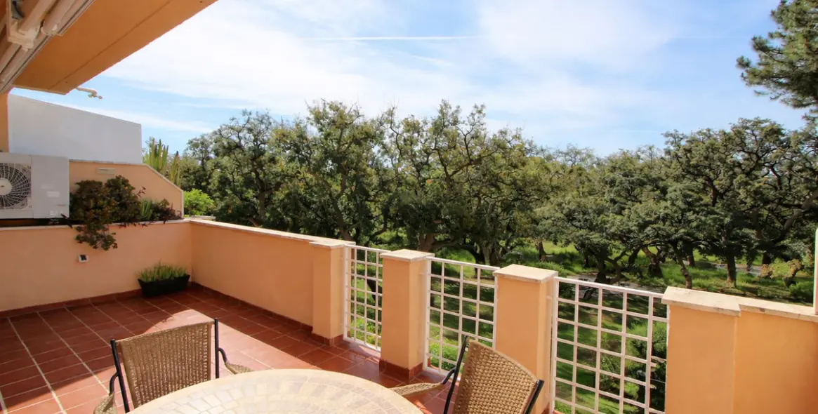 Продажа апартаментов на среднем этаже в Elviria 13