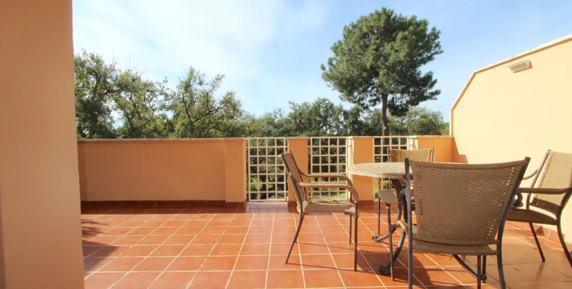 Продажа апартаментов на среднем этаже в Elviria 14