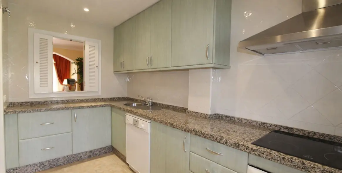 Продажа апартаментов на среднем этаже в Elviria 26