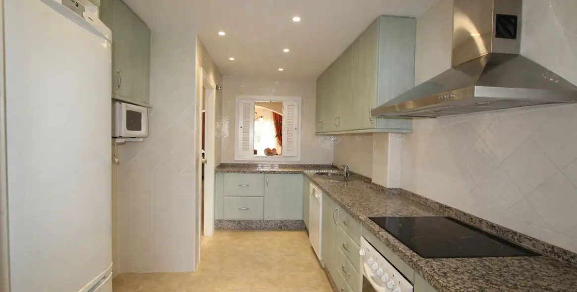 Продажа апартаментов на среднем этаже в Elviria 27