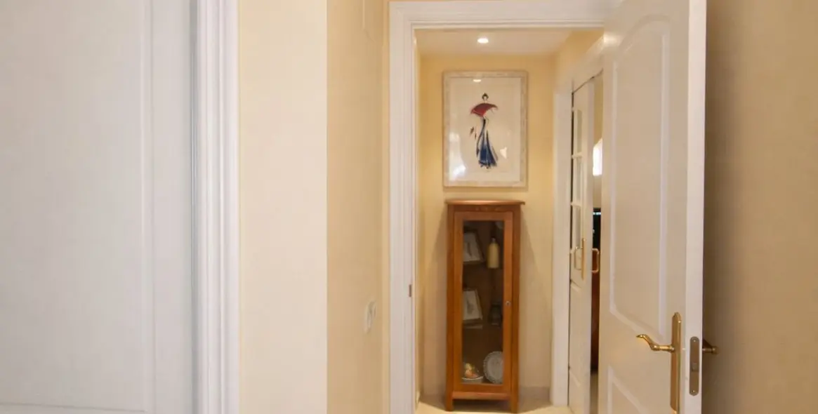 Продажа апартаментов на среднем этаже в Elviria 35