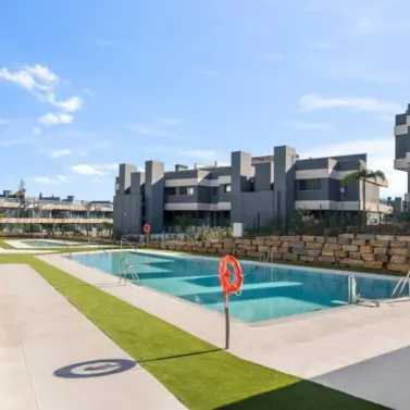 Venta de apartamento en planta media en Selwo