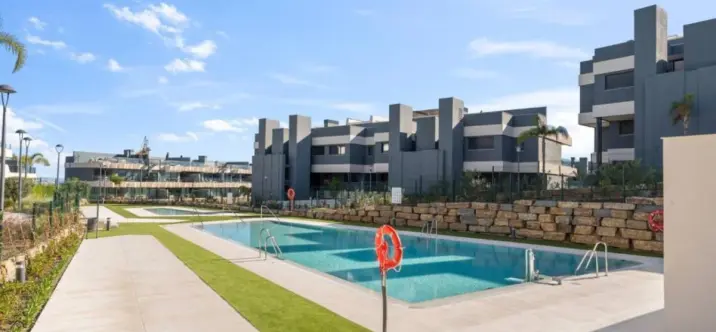 Venta de apartamento en planta media en Selwo 0