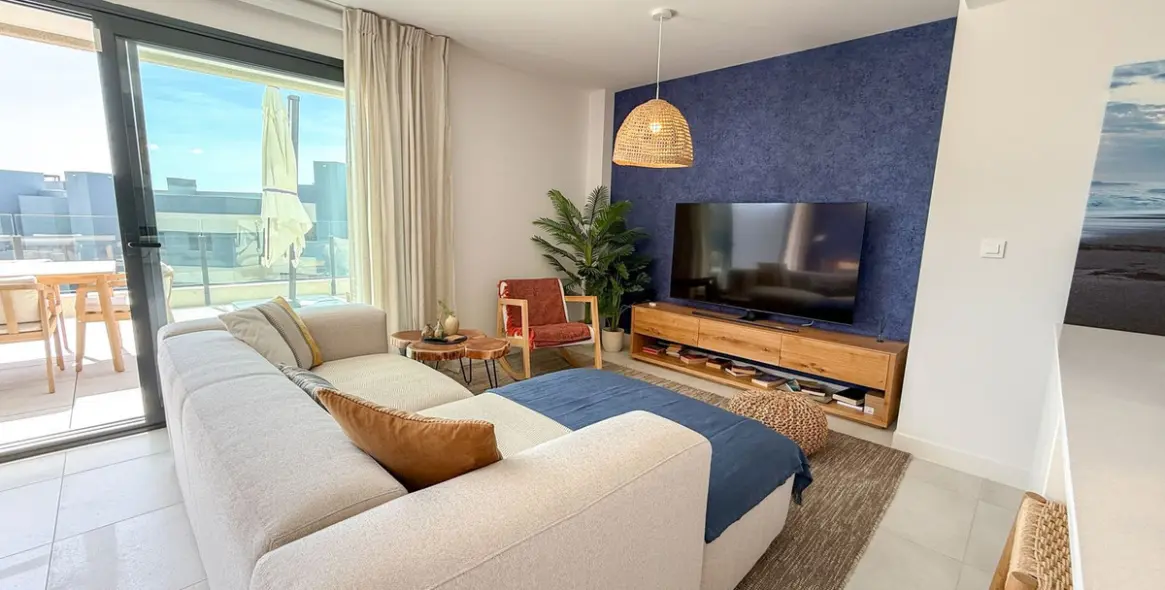 Venta de apartamento en planta media en Selwo 3