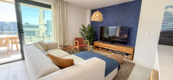 Venta de apartamento en planta media en Selwo 2